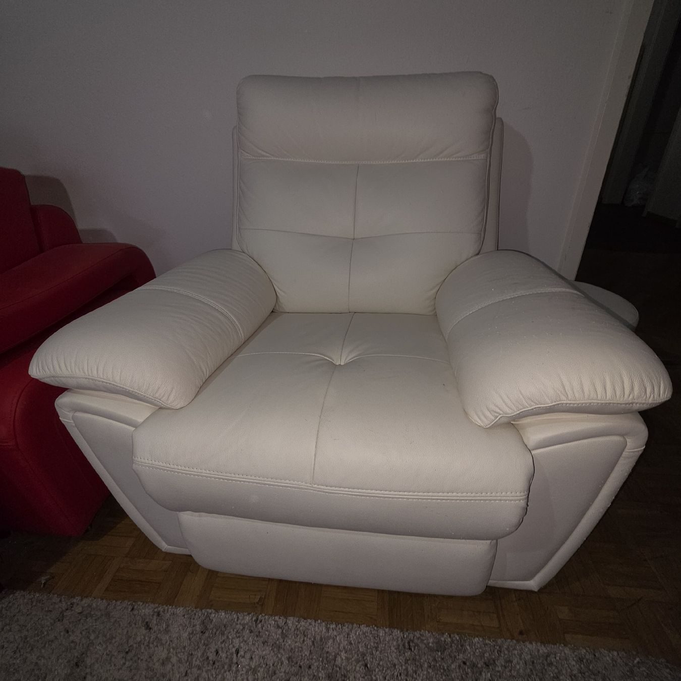 Liegen & Liegestühle: Ledersessel weiss mit Hocker – Gebraucht aus Rüti ZH von Zurigo_1351