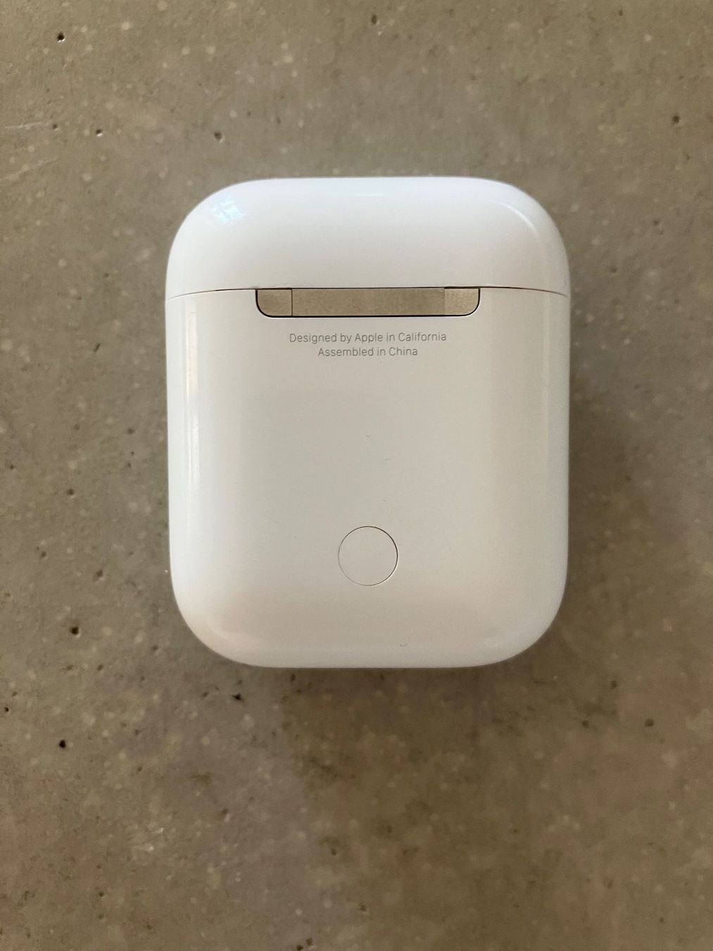 Apple Cuffie: APPLE AIRPODS Case – Usato da Lausanne venduto da mr.v 2