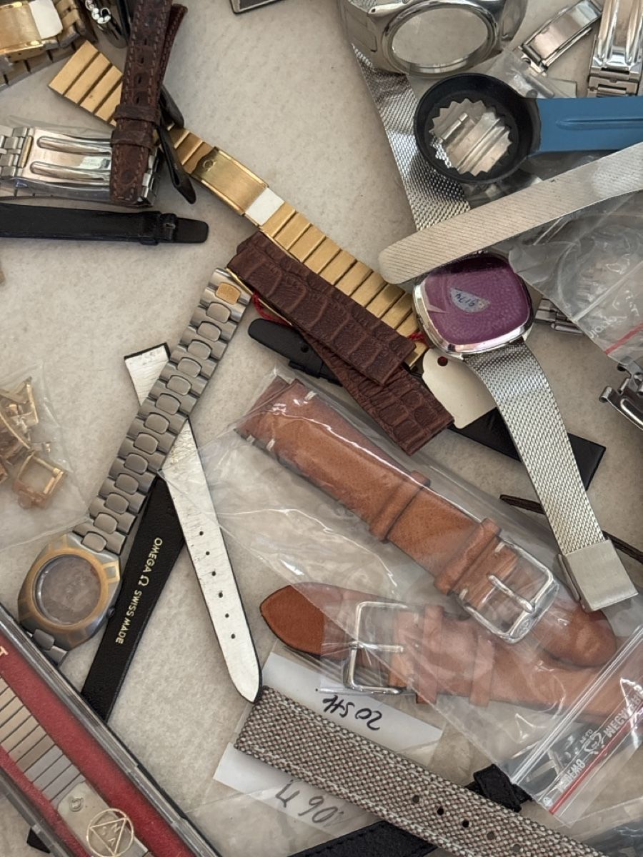 Omega Orologi: Lot Omega und andere Uhrenbänder – Nuovo (secondo la descrizione) da Rüti b. Büren venduto da CenicAG 8