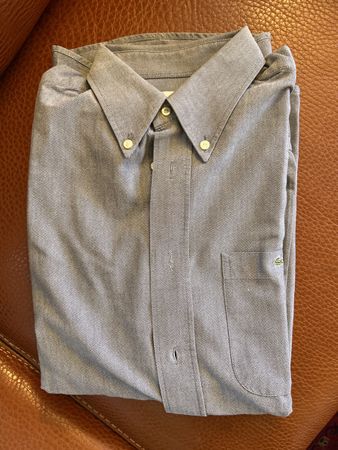 1 chemise Lacoste taille 42 couleur grise selon photos