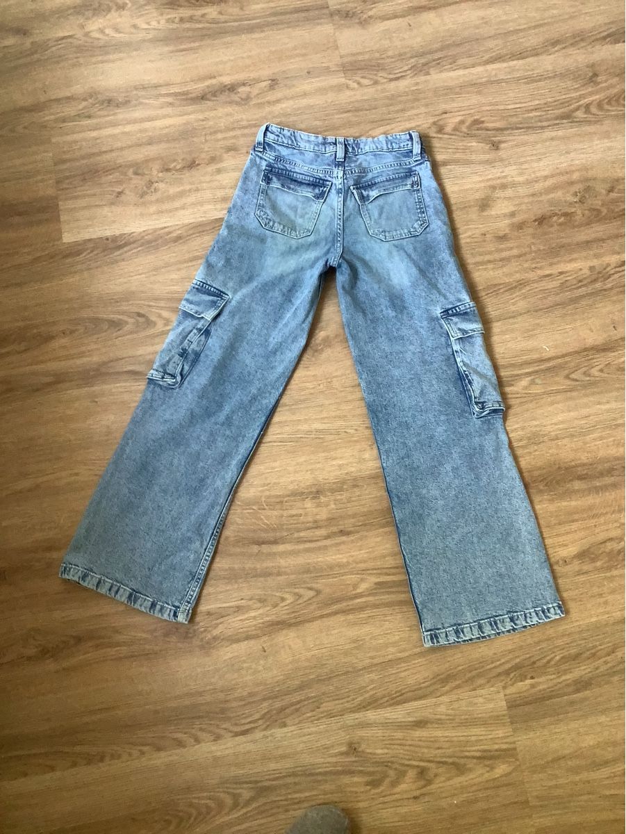 H&M Hosen: Baggy Light washed Cargo Jeans – Gebraucht aus Uznach von sal_cf8p 1