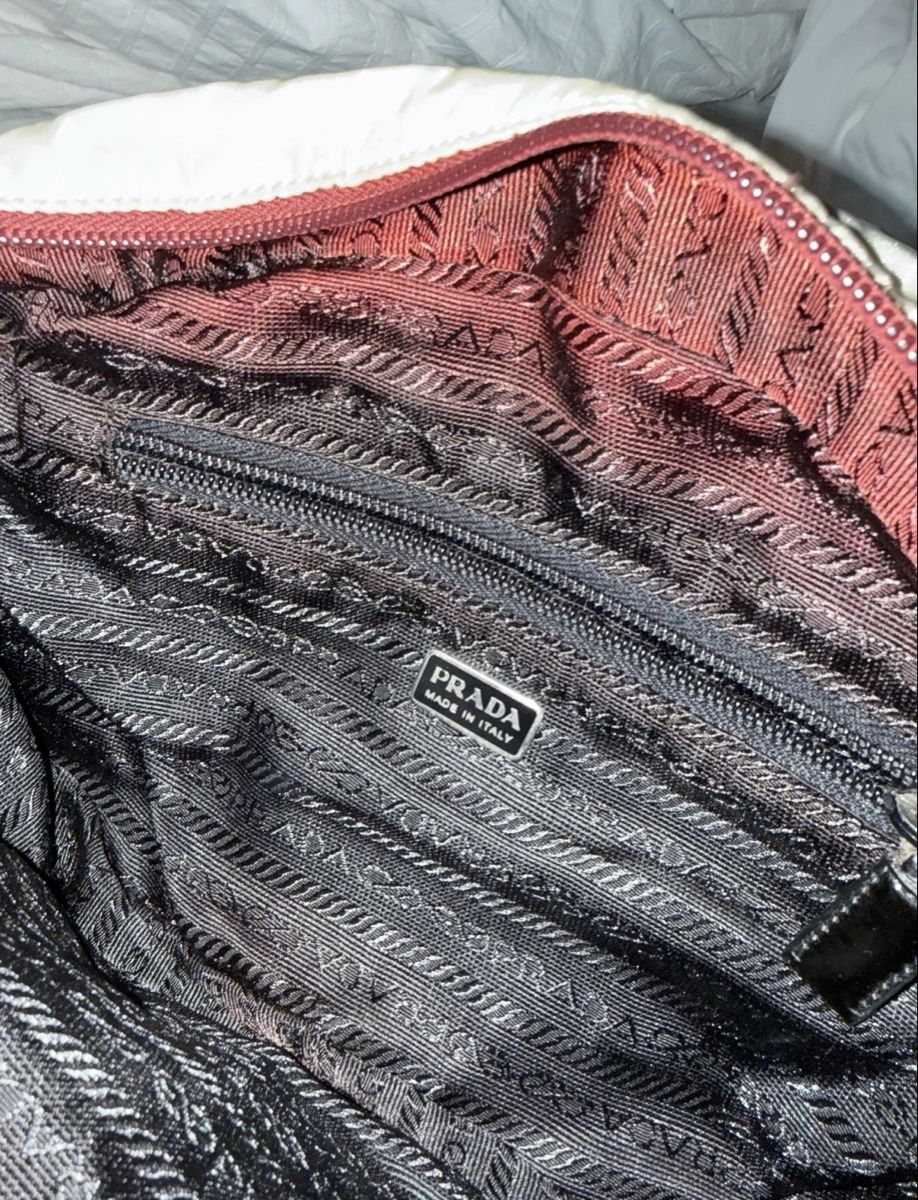 Prada Taschen: Vintage Archive Prada Nylon Tasche – Neu (gemäss Beschreibung) aus Zürich von thriftedfromeast 3