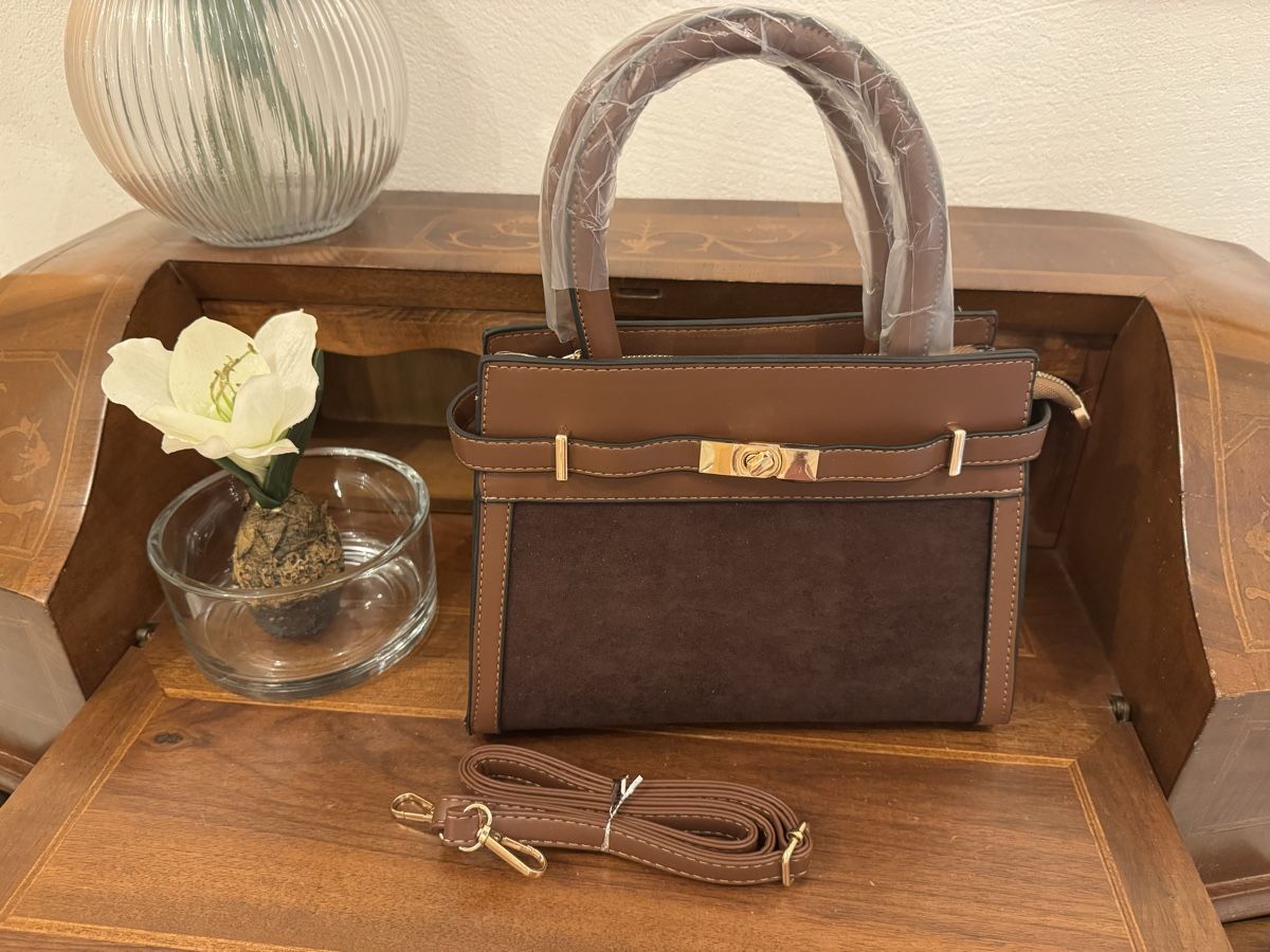 Taschen für Damen: Elegante Handtasche (neu) – Neu und originalverpackt aus Lachen SZ von artbyblondangel