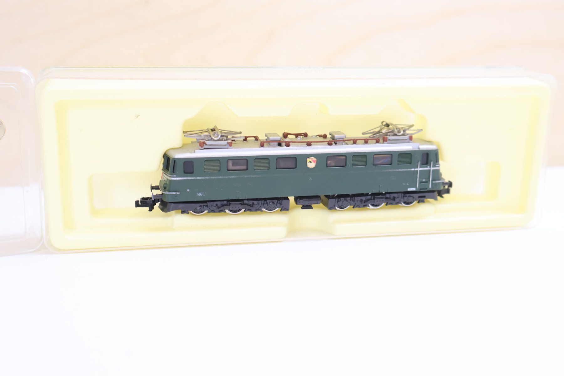 Trix Modelleisenbahnen: Minitrix SBB Ae 6/6 E-Lok Digital - Grün – Gebraucht aus Winterthur von Monstera 5