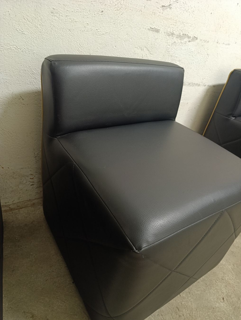 Sgabelli: Kunstleder Stuhl/Hocker Nr.5 – Usato da Romanshorn venduto da dav_h2lv 2