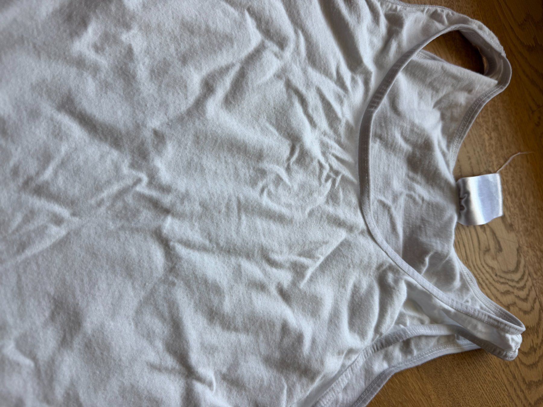 Top: Damen Tanktop weiss – Usato da Riehen venduto da ann_76jw 1