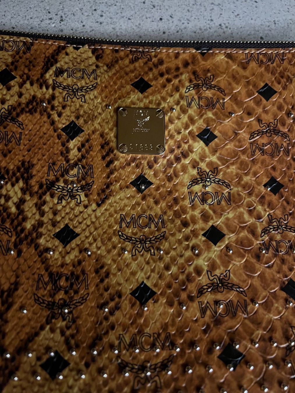 Mcm Borse: MCM Pouch / Clutch | gold Hardware – Nuovo (secondo la descrizione) da Wettingen venduto da Lamadeux 1