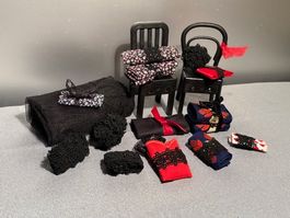 Nostalgie Mini DEKO in Schwarz Rot, Spitzen, Stoffe 2x Stuhl