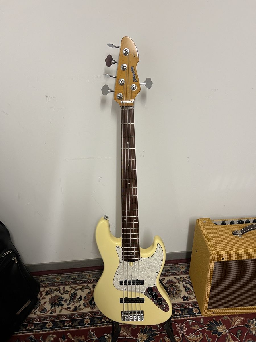Blade Strumenti musicali: Blade by Levinson B-15 Bass – Usato da Wangen an der Aare venduto da kvn_b
