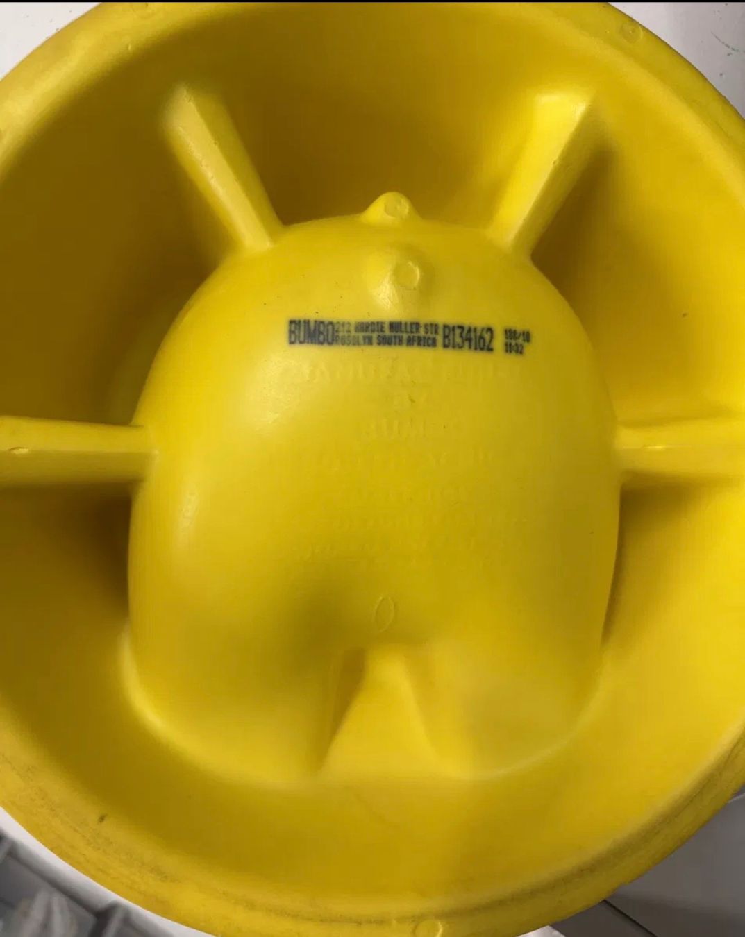 Tabourets: Bumbo Sitz Gelb Babysitz – D'occasion à Aristau par EvoSwiss3D 2