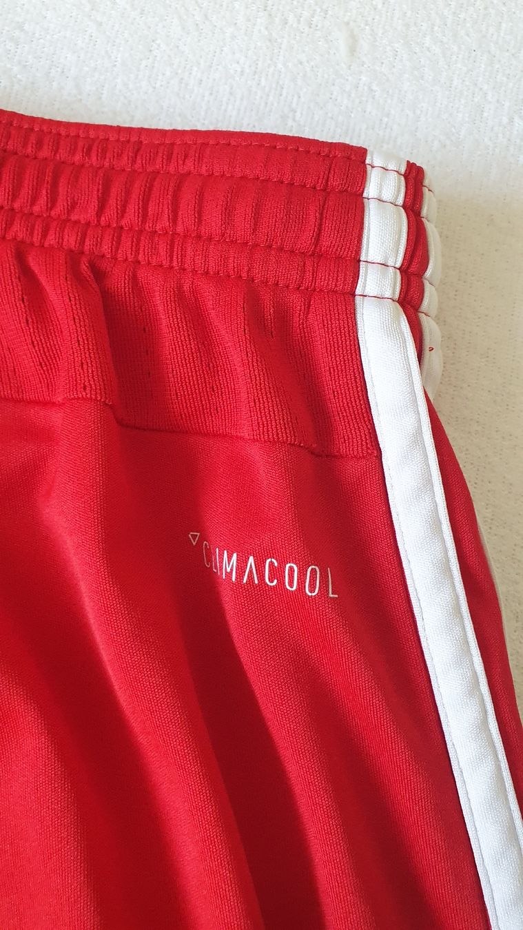 Adidas Pantaloni: bayern münchen shorts G M – Usato da Maienfeld venduto da tobeyl2020 2