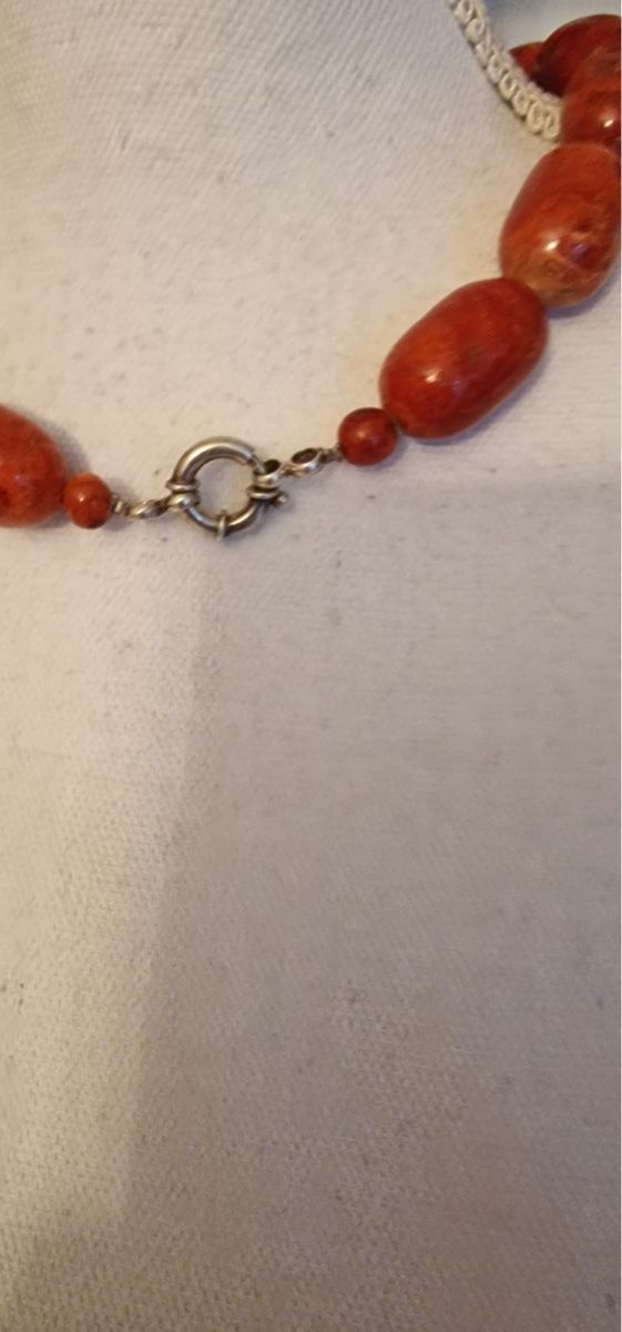 Catenine: Rote Korallen Halskette mit Silber Details – Usato da St. Gallen venduto da mania03 3