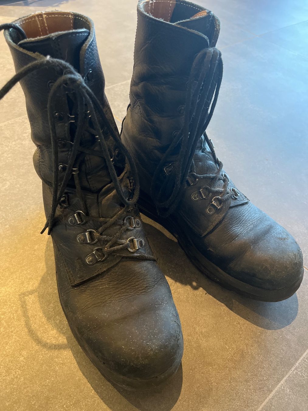 Minerva Scarpe da uomo: Kampfstiefel / KS - Grösse 43 (290/5) – Usato da Mühlethurnen venduto da PaescuM26