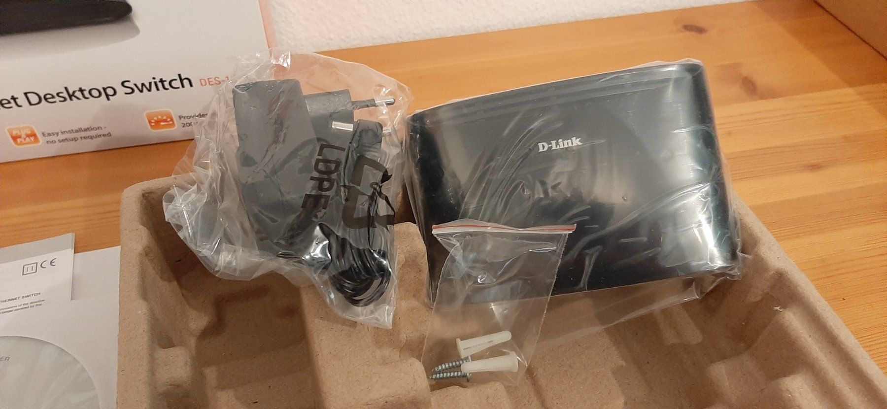 Dlink Hub & Switch: Verkaufe D - Link Switch und roline - Hub, beides neu – Nuovo e nell'imballaggio originale da Wiesendangen venduto da pau_56xn 9