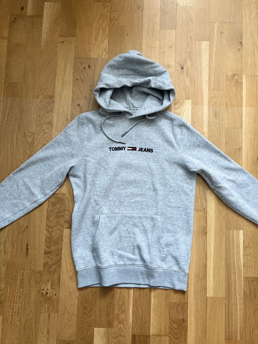 Tommy Hilfiger Maglioni & Felpe: Hoodie tommy hilfiger gris  – Usato da Cortaillod venduto da Y1nn_jqr