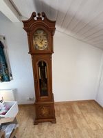 Sehr schöne Standuhr mit Aufschrift "Tempus Fugit“