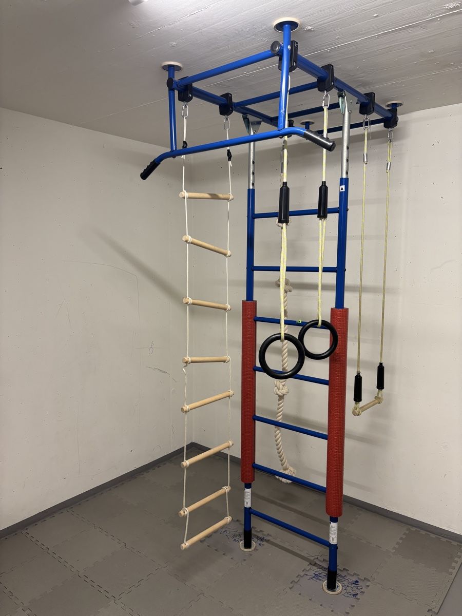 Pareti & prese d'arrampicata: Indoor-Klettergerüst – Usato da Rupperswil venduto da Achilis 1