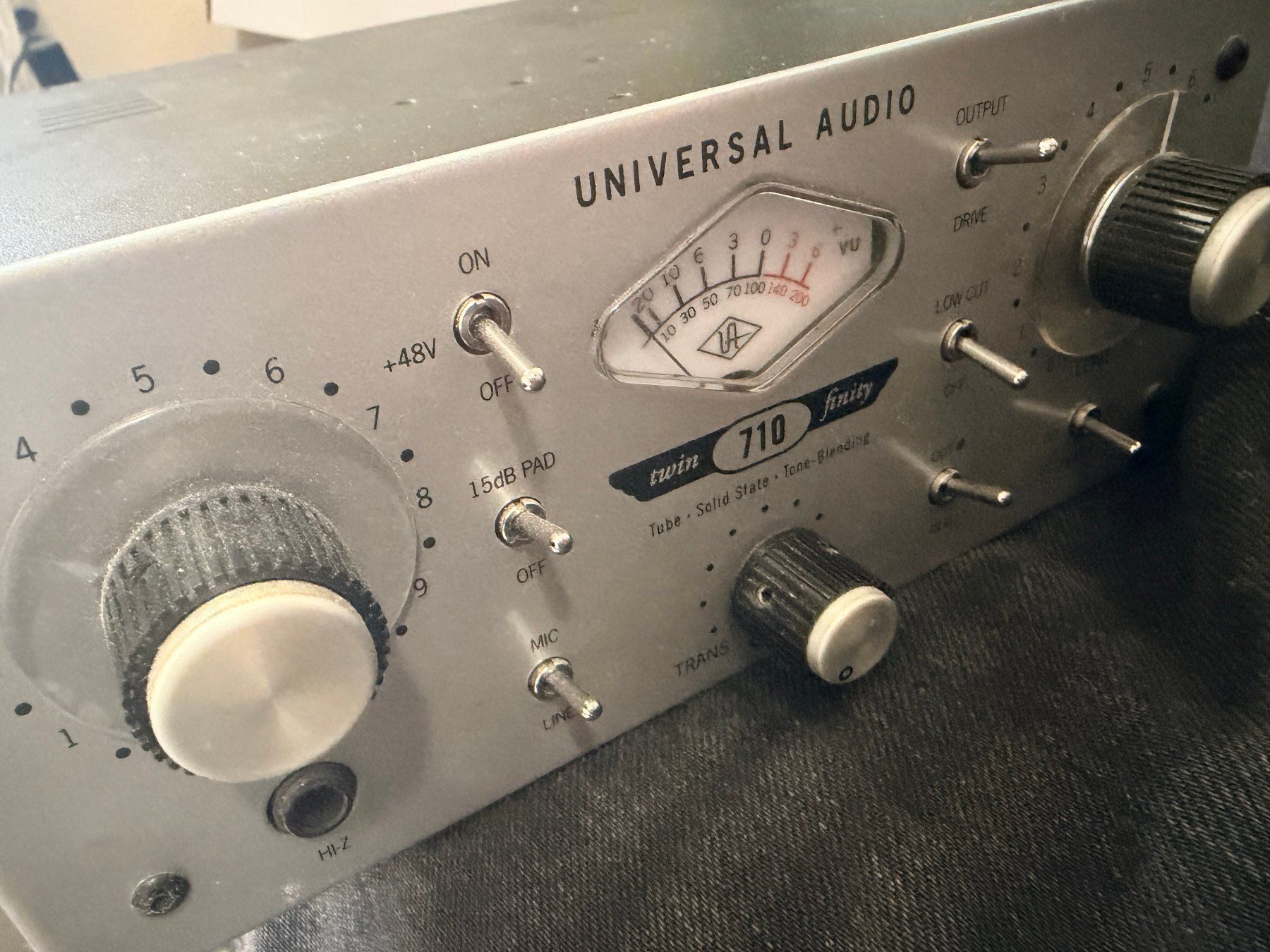 Universal Audio Amplificatori: Universal Audio Twin Finity 710 - Préampli Micro Lampe – Usato da Genève venduto da mgm_76m2 1