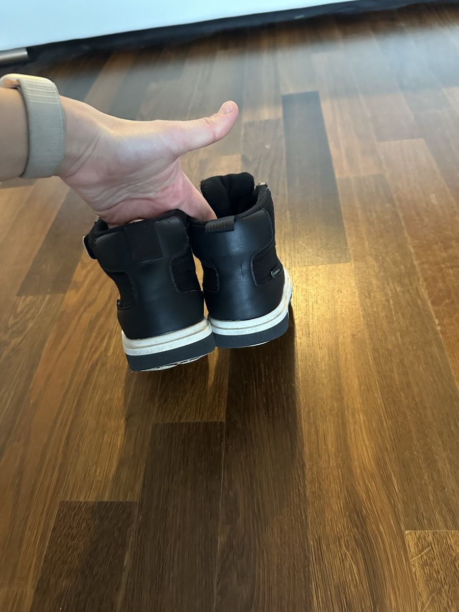 H&M Scarpe per ragazzi: Sneakers Wasserdicht Gr.28 – Usato da Dietikon venduto da mike.thorton 1