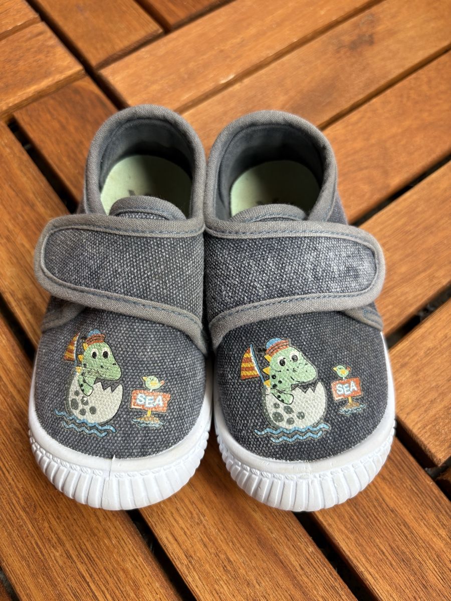 Chaussures garçon: Hausschuhe Vty Gr. 21-22 – D'occasion à Oberhofen am Thunersee par ver_n9w9