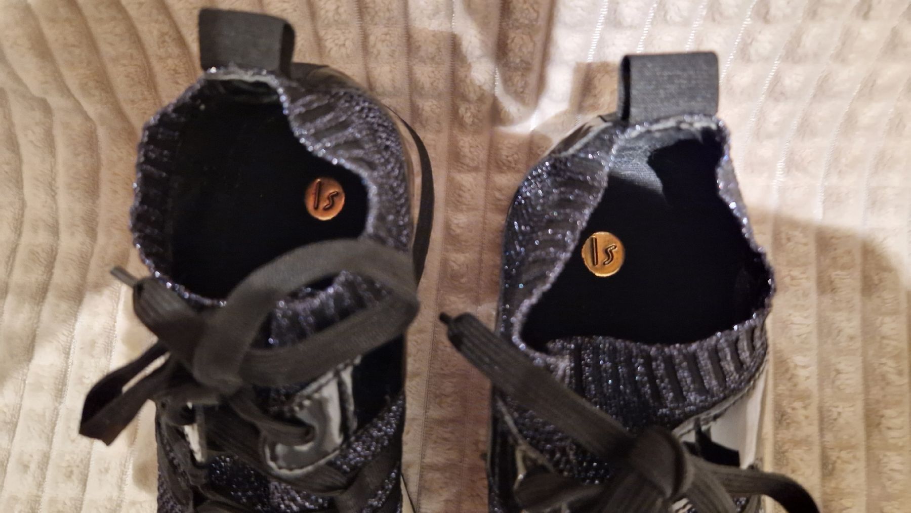 Scarpe da donna: Sehr schöne "Luis Onrush" Sneakers Gr. 39 schwarz – Usato da Widnau venduto da Smanitu 4