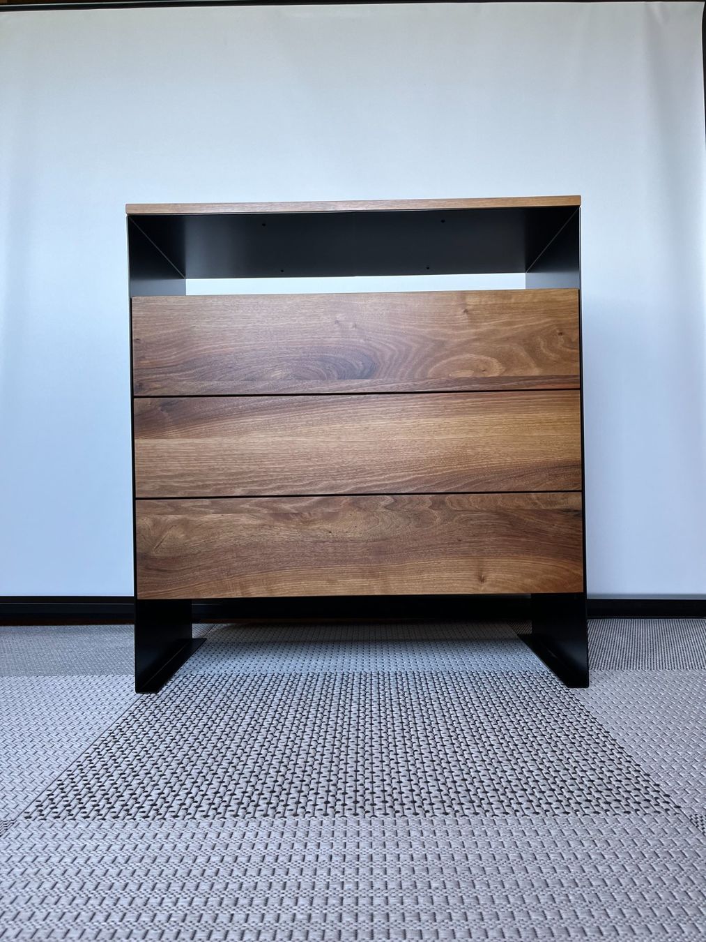 Cassettiere: Nussbaum Kommode in Schreinerqualität – Nuovo (secondo la descrizione) da Schlossrued venduto da Hunziker_93 2