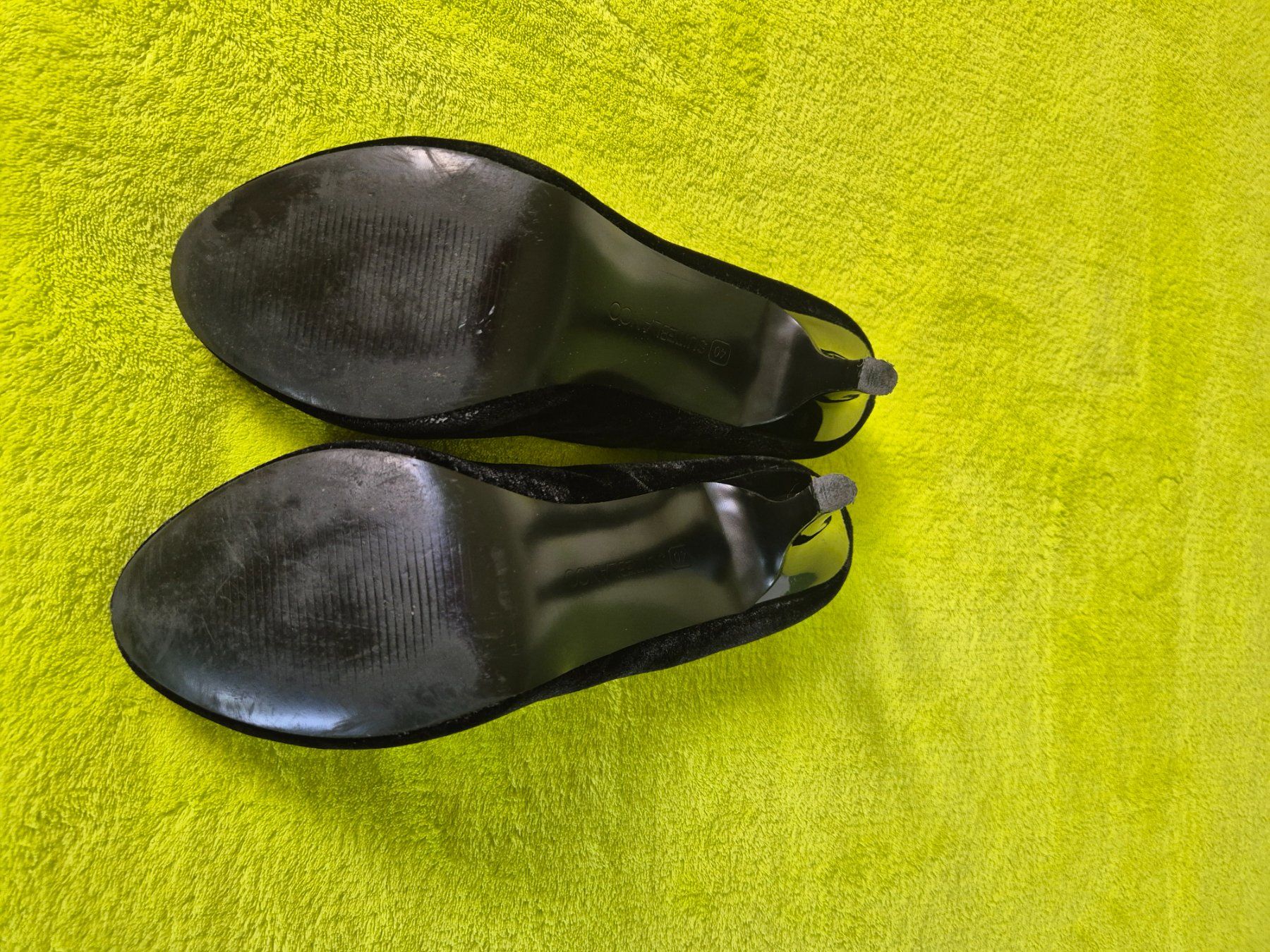 Scarpe da donna: Elegante Samt Pumps, Schwarz, Grösse 40 – Usato da Winterberg ZH venduto da Gemini63 3