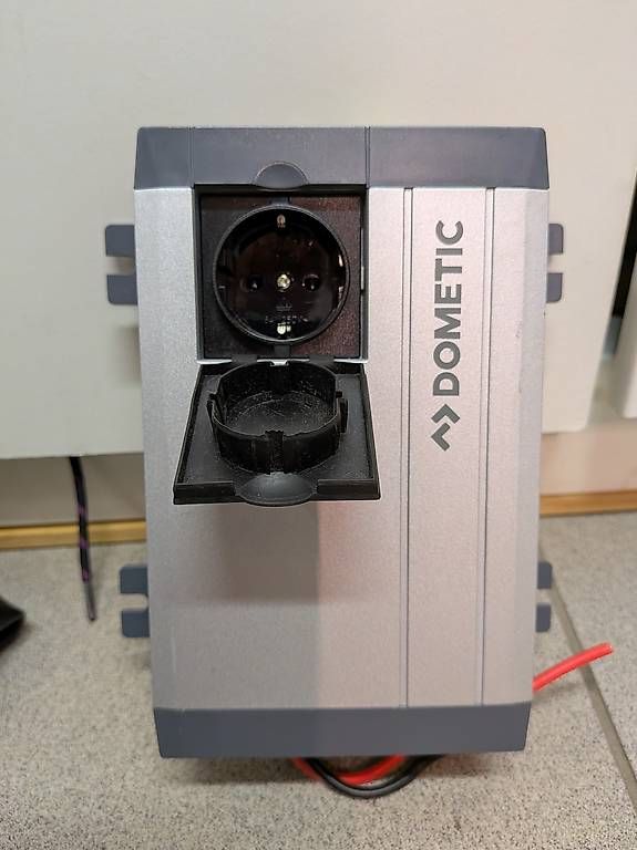Inverter: Inverter dometic da 350 watt – Usato da Pura venduto da andyredrossi