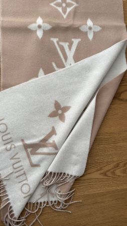 Louis Vuitton Reykjavik scarf brand new