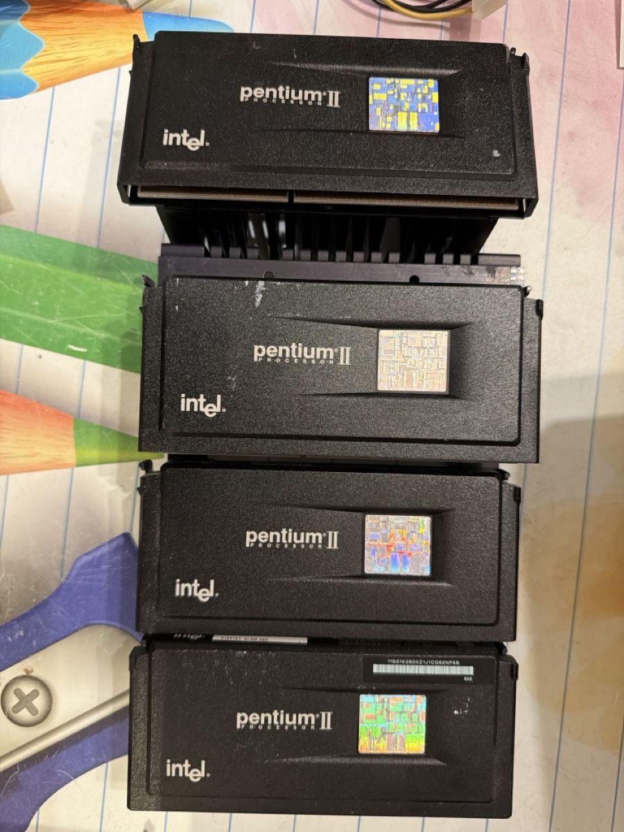 Intel Componenti elettronici: Lot de processeurs Pentium II – Difettoso da Martigny venduto da capri2800