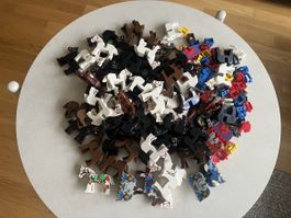 Riesiges LEGO Castle Konvolut / 68x Pferde + viel Zubehör!