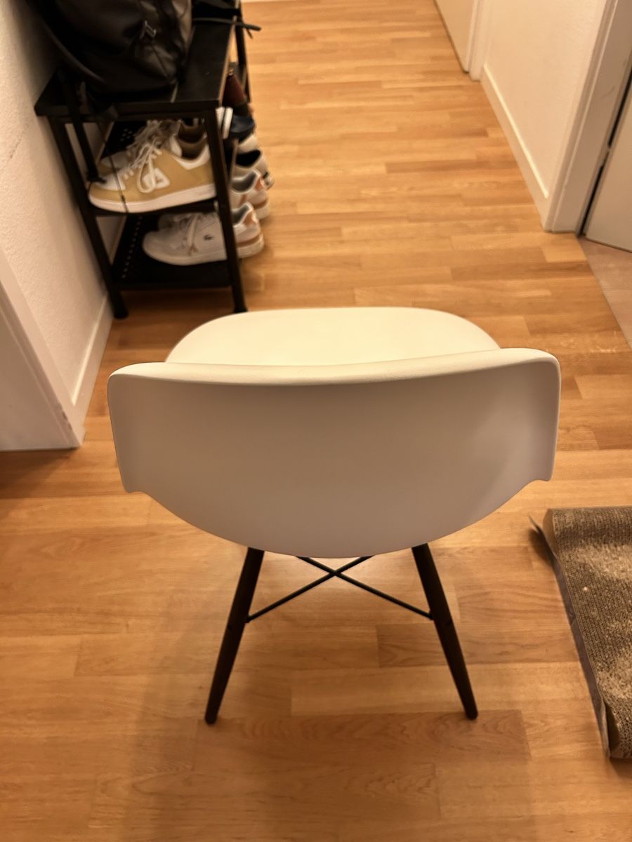 Eames Stühle: Vitra Eames Plastic Chair  – Neu (gemäss Beschreibung) aus Lyss von zbi_6xbx 2