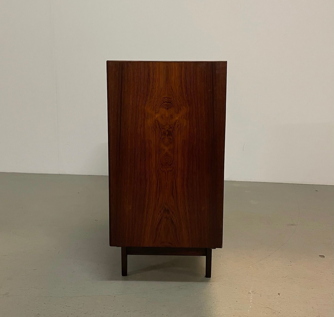 Cassettiere: Dänische Palisander Kommode 1960s – Usato da Basel venduto da MidMod20C 4