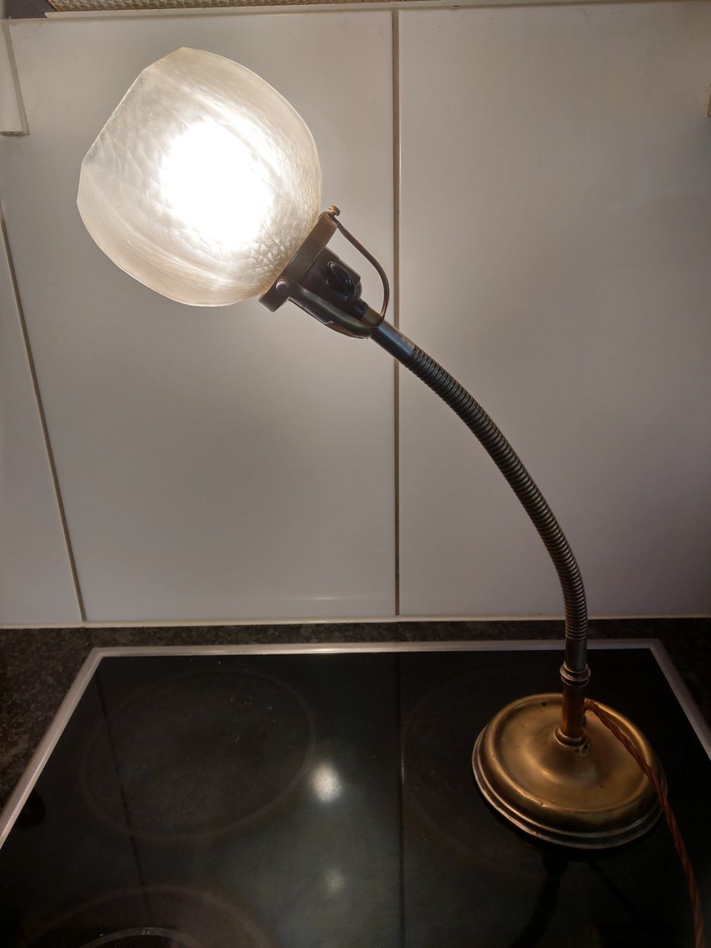 Lampade: Antike Tischlampe mit Schwanenhals – Nuovo (secondo la descrizione) da Horgen venduto da ilanist