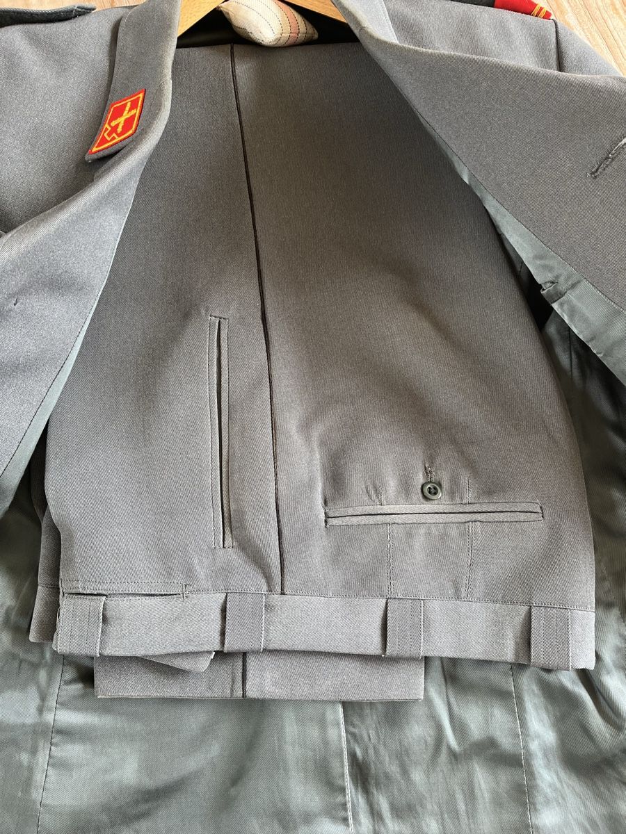 Schweizer Armee Uniformen: Militär Tenu  – Gebraucht aus Ermatingen von Scavini-s 1