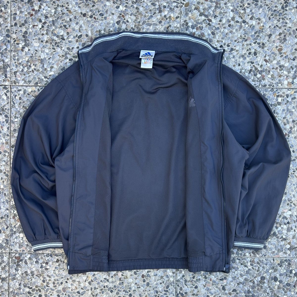 Adidas Vestes: Vintage Adidas Track jacket  – D'occasion à brent par fukusapes 2