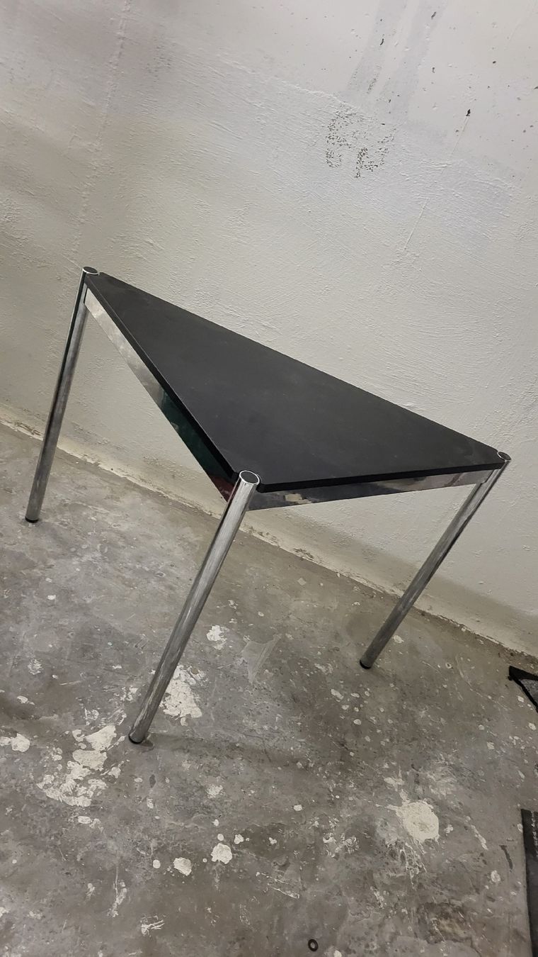 USM Tables: USM Haller Eck Tisch Original Eiche Schwarz – D'occasion à Jona par mjo_f5t2 2