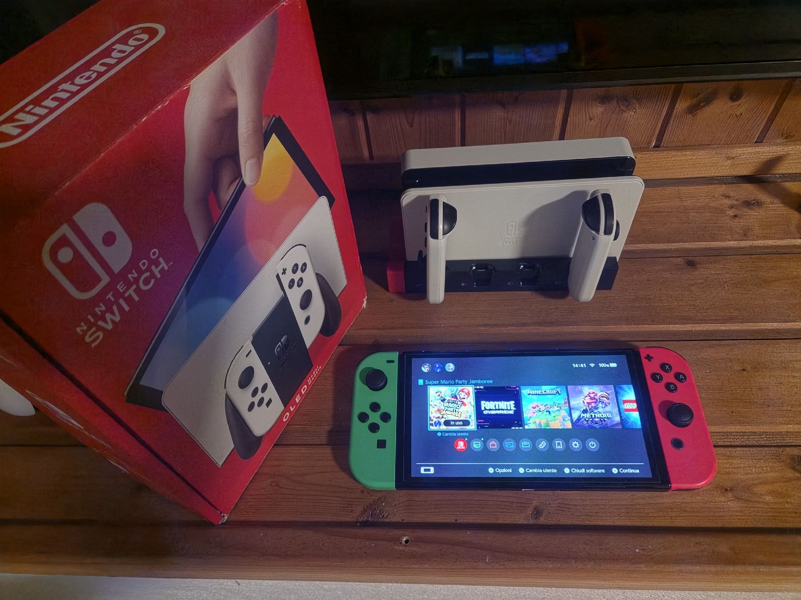 Nintendo Console: Console Nintendo Switch OLED con base e 4 joypad + 2 giochi – Usato da Bellinzona venduto da Macks 1