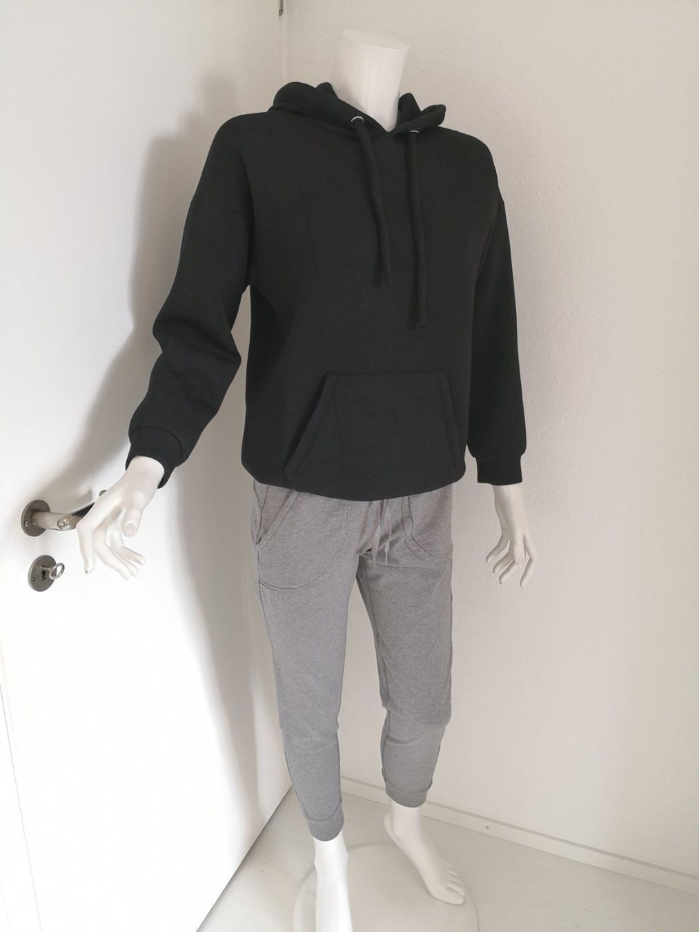 Mango Pantaloni: 🤩MANGO JOGGING-HOSE HELLGRAU NEUWERTIG & ARMANI P. – Nuovo (secondo la descrizione) da Olten venduto da Naja-Twins-Twins 6