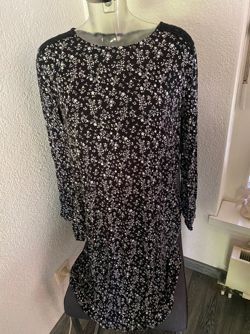 Vestiti: Essential Damenkleid Grösse L – Usato da Allenwinden venduto da Obalu 2