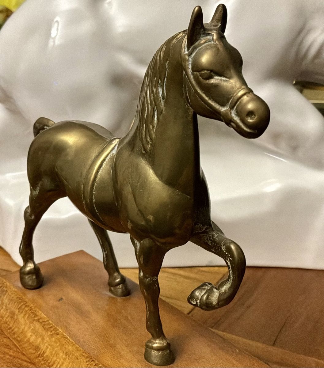 Figurines: Klassischen Vintage-Messingfigur eines trabenden Pferdes – D'occasion à Basel par Lithoklast 1