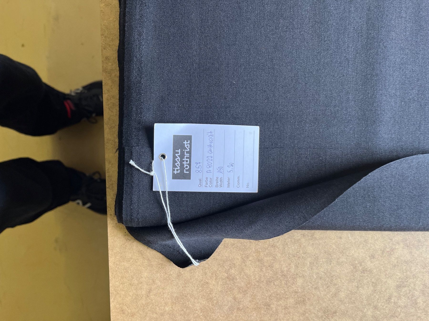 Tessuti: Stoff, Meterware, Ballen, Blau-Grau, 3.2kg – Usato da Netstal venduto da spaltflo01 1