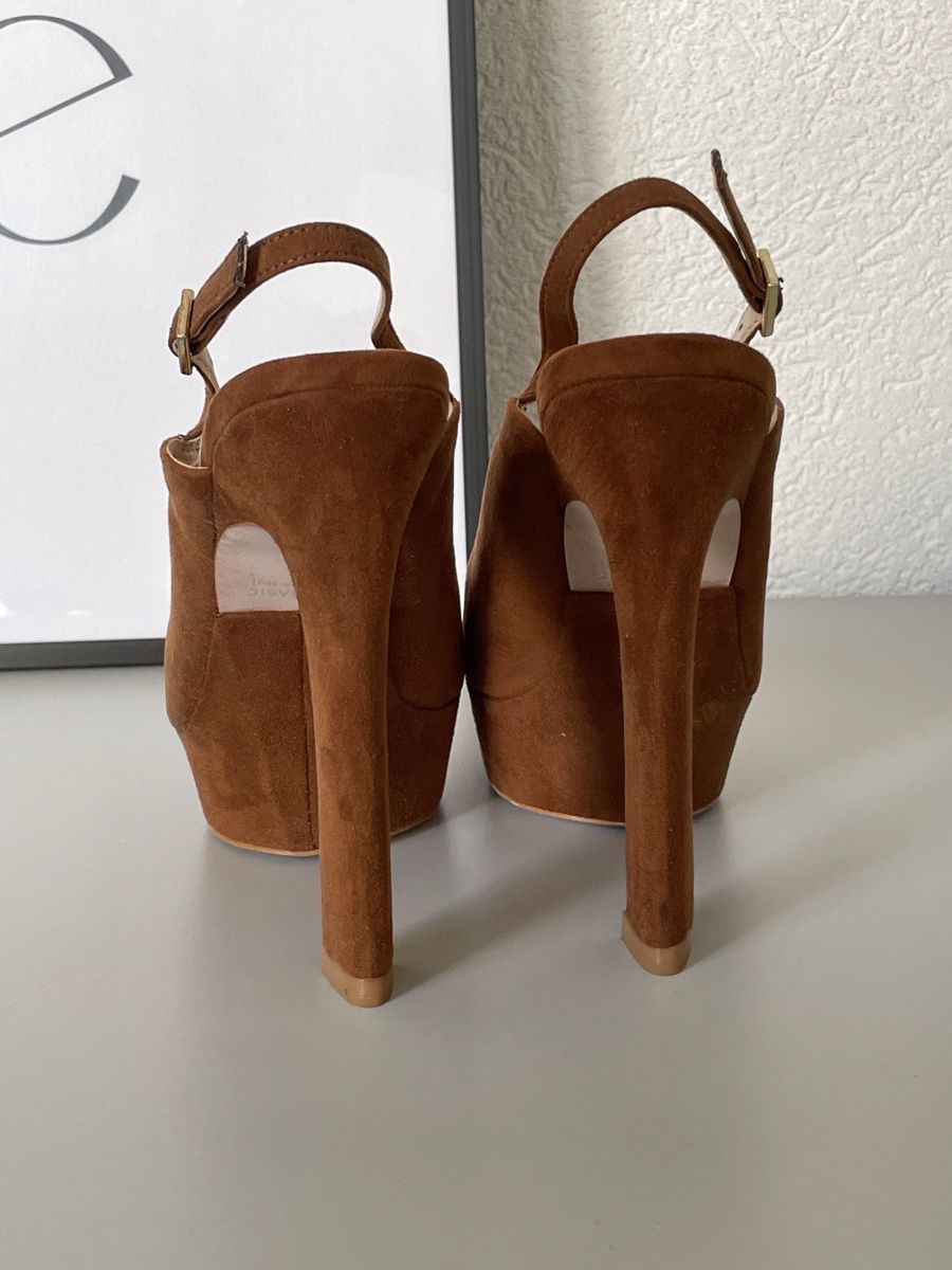 Zara Scarpe da donna: Zara Basic, talons hauts en daim marron, taille 38 neufs – Nuovo e nell'imballaggio originale da Vuadens venduto da Nina11 2