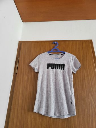 T-shirt Puma gris, Taille XS, idéal pour l'été! ☀️