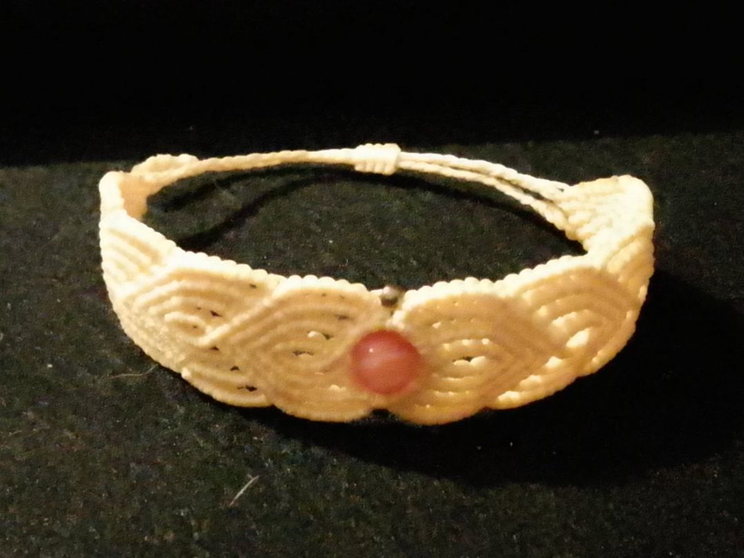 Armbänder & -reifen: handgemachtes Makramee Armband mit Karneol Perle – Neu (gemäss Beschreibung) aus Pfäffikon ZH von Emporos_42 1