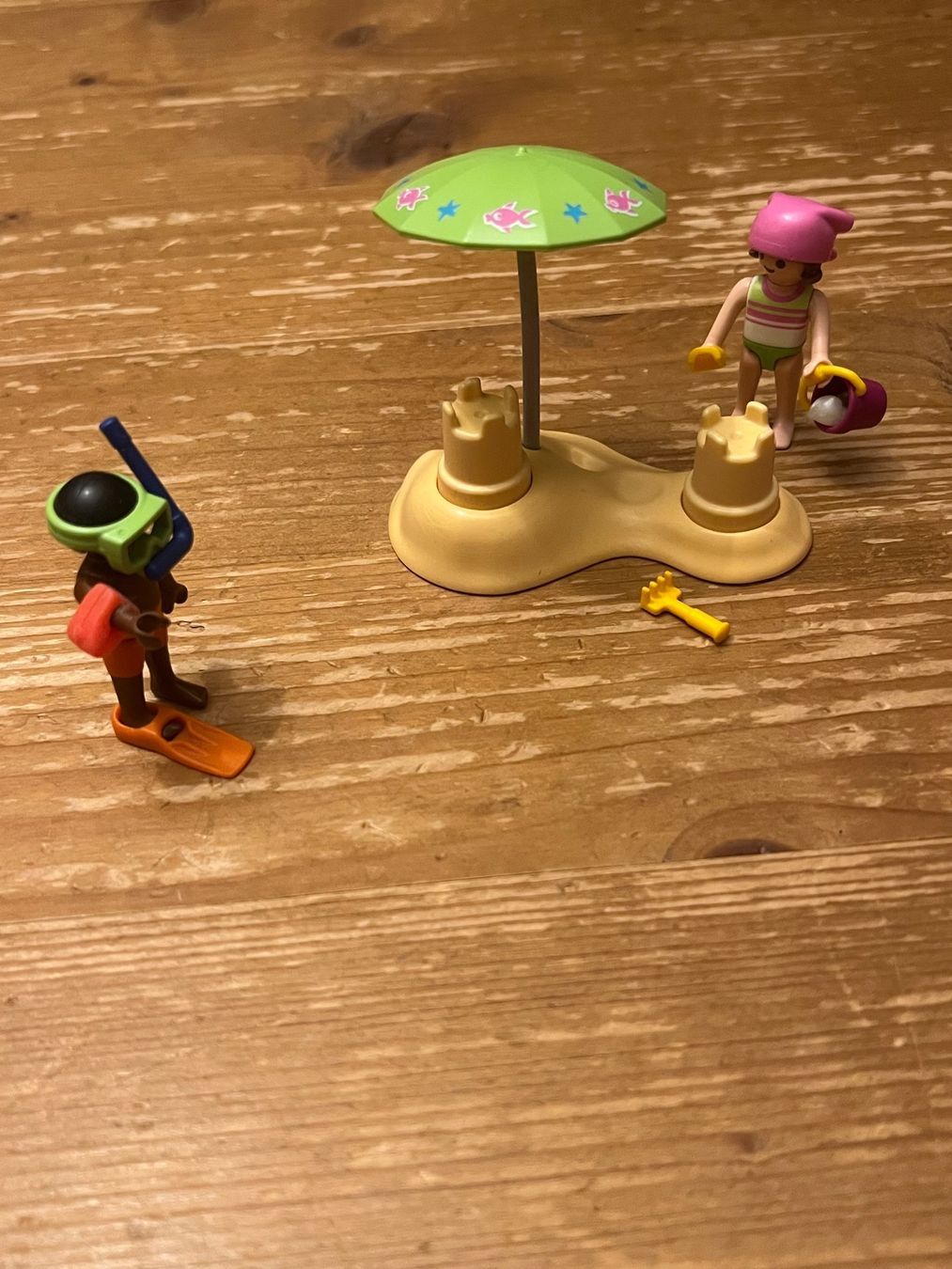 Playmobil Spielzeuge: Playmobil Kinder mit Sandburg 9085 – Neu (gemäss Beschreibung) aus Winterthur von lan_7vmz