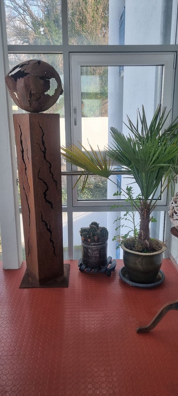 Skulpturen & Statuen: 2 Rostsäulen mit Weltkugel und Cornet – Gebraucht aus Rorschacherberg von Alf06 1