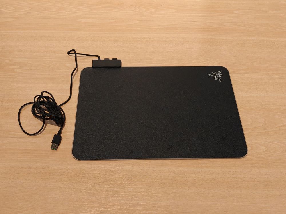 Razer Razer Firefly V2 Mouse Pad - Top Zustand! Grösse L (Gebraucht) in ...