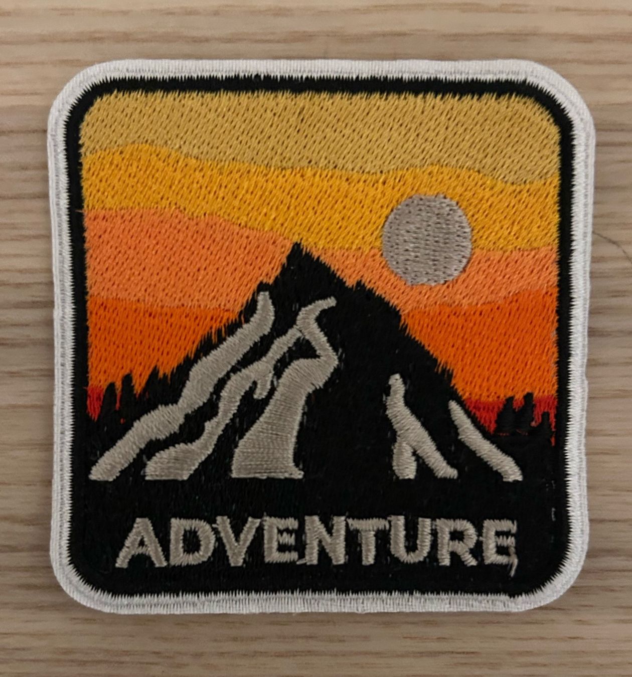 Plaketten & Abzeichen: Badge Abenteuer Berge – Neu und originalverpackt aus Geuensee von M1812