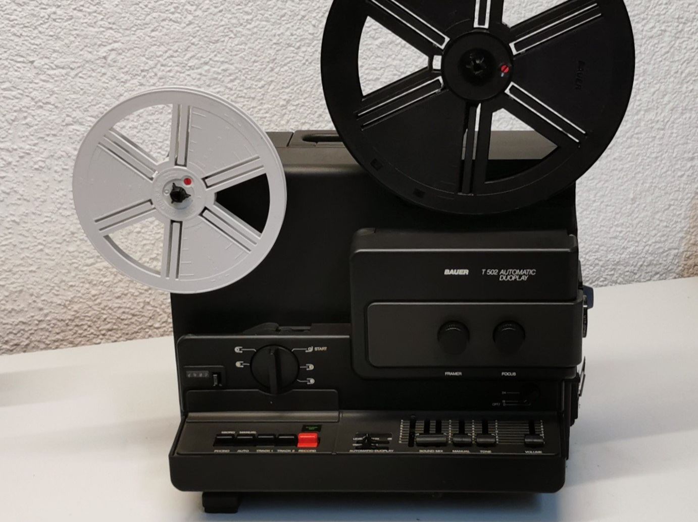 Home Cinema: Bauer T 502 Super 8 Projektor Vintage – Usato da Bremgarten b. Bern venduto da Vittorio0